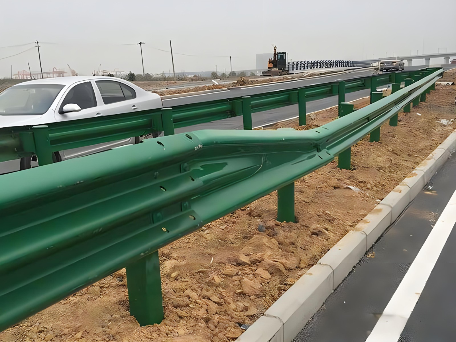 伊犁高速波形护栏板日常维护方案确保道路安全新举措
