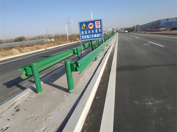 伊犁公路护栏守护安全横跨多个行业的应用